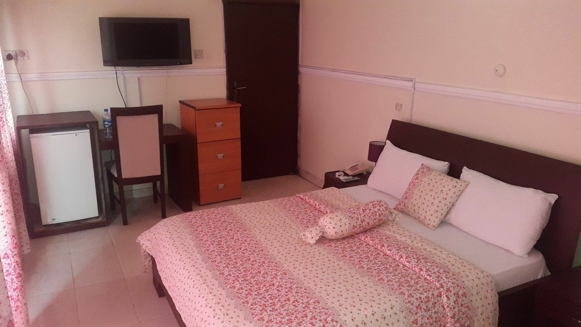Peerage Retreat And Resort Aliayabiagba Екстер'єр фото